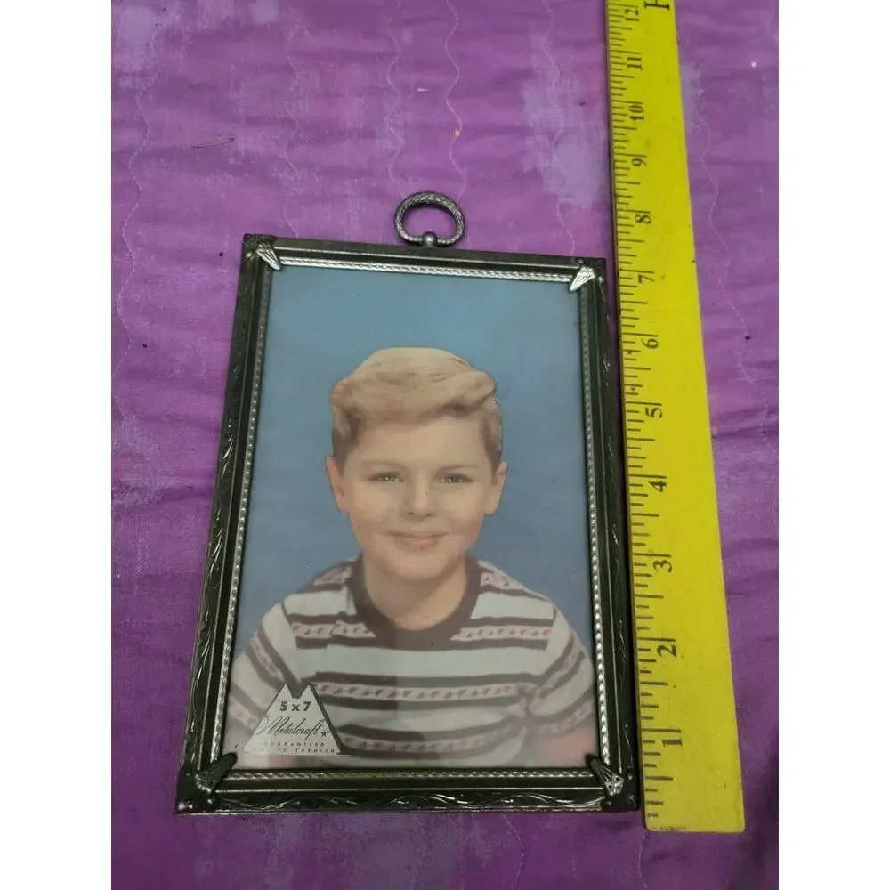 Vintage Metalcraft Original Retro 5x7 Hanging Frame Or Sitting